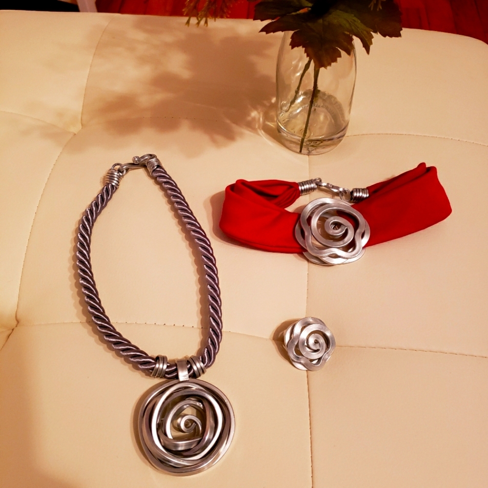 Necklace and ring (2 sets)